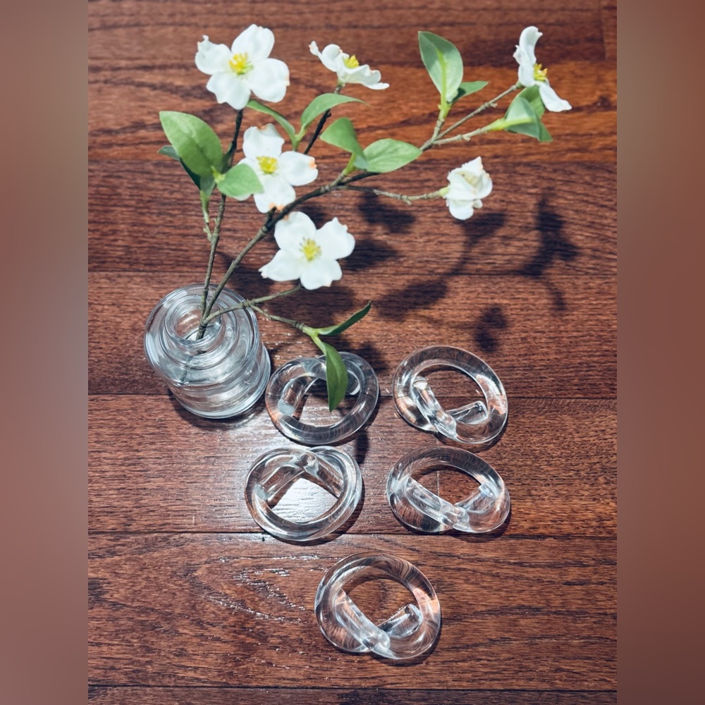Set of 5 VTG Dorothy Thorpe Napkin Rings MCM Clear Lucite Pretzel 🥨 Knot 2.75"